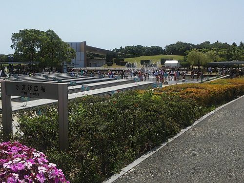 浜名湖ガーデンパークの水遊び広場でのちびっ子たち