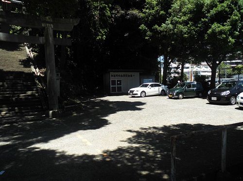 伊豆山神社の駐車場