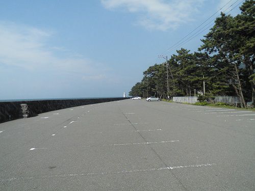 御浜岬の駐車場（広いスペース）