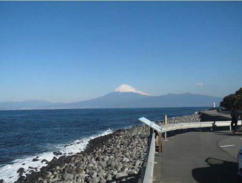富士山ビュー：御浜岬（みはまみさき）公園駐車場からの富士山