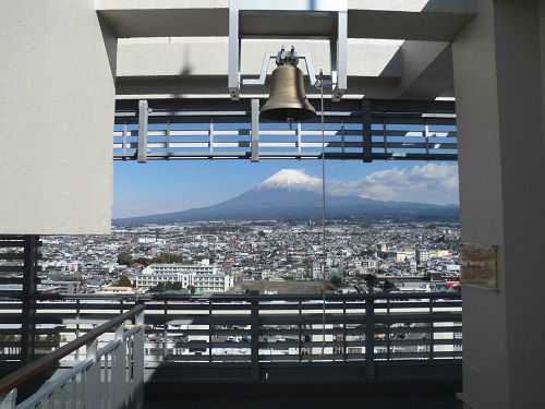 富士山ビュー：富士市役所、富士山（屋上の希望の鐘）