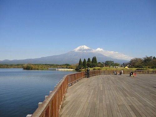 富士山ビュー：田貫湖の展望テラスからの富士山