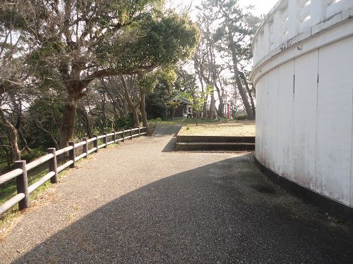 富士と港の見える公園の遊歩道（北側）