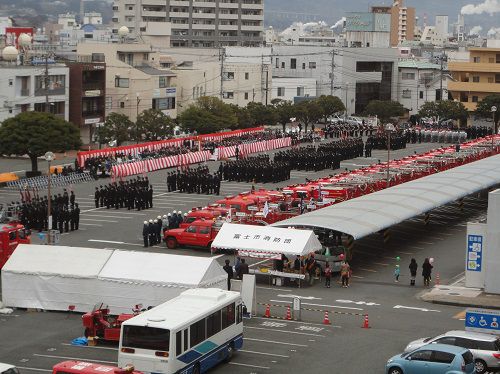 富士市消防出初式の隊列の様子