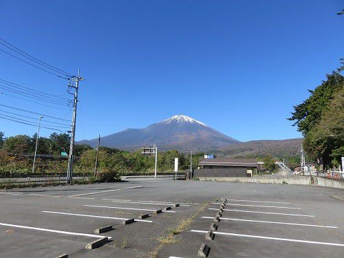 「東口本宮 冨士浅間神社（須走浅間神社）」からの富士山ビュー：クリアな富士山風景