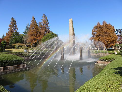 御殿場市中央公園、紅葉【御殿場市】：紅葉と虹