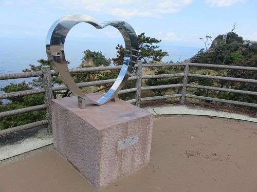 黄金崎公園付近、桜【西伊豆町】:ハートのモニュメント