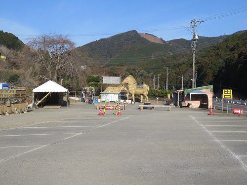 大代のジャンボ干支【島田市】2026：駐車場