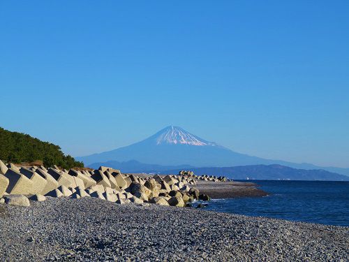 富士山ビュー：田尻浜海岸からの富士山ビュー