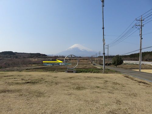梅の里付近にあった富士山と鐘