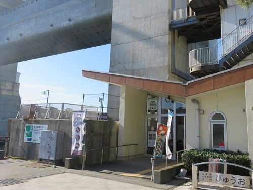 沼津港大型展望水門「びゅうお」からの富士山：入口