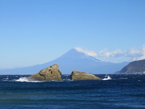 雲見想い出岬【松崎町】：牛着岩（うしつきいわ）と富士山