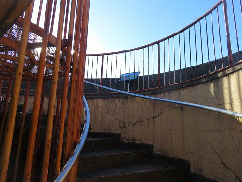本城山公園【清水町】：山頂展望台のらせん階段