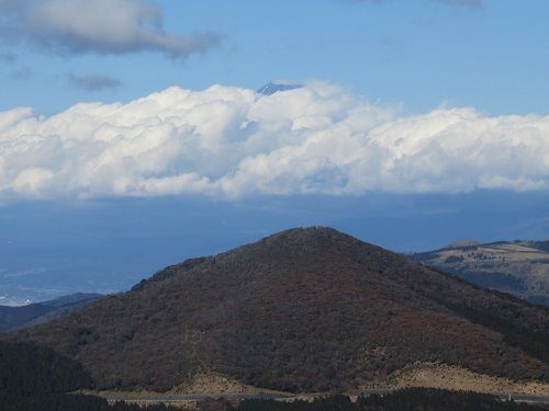 仁科峠展望台【西伊豆町】：雲に隠れた富士山