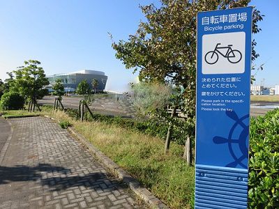 焼津漁港親水広場「ふぃしゅーな」の自転車置場