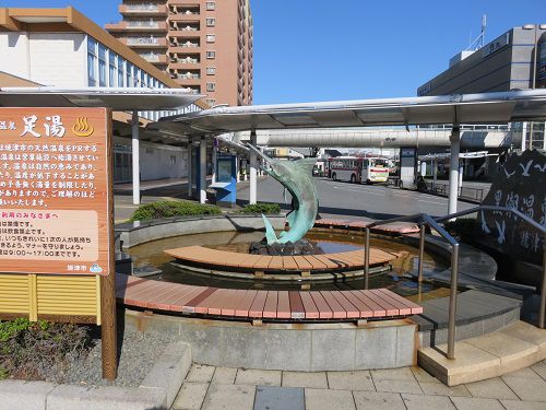JR焼津駅前足湯の全景