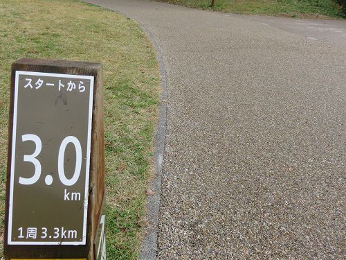 田貫湖でのスタートから３．０kmの表示板