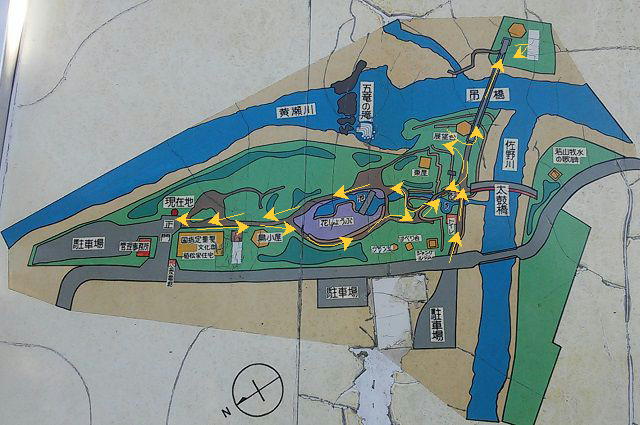 中央公園（五竜の滝）の園内案内図（歩いたルートを矢印で示しています）